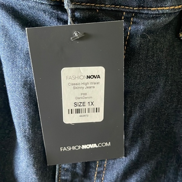 Brand new Women’s Fashion Nova Skinny Jeans-Size 1X - Picture 4 of 5